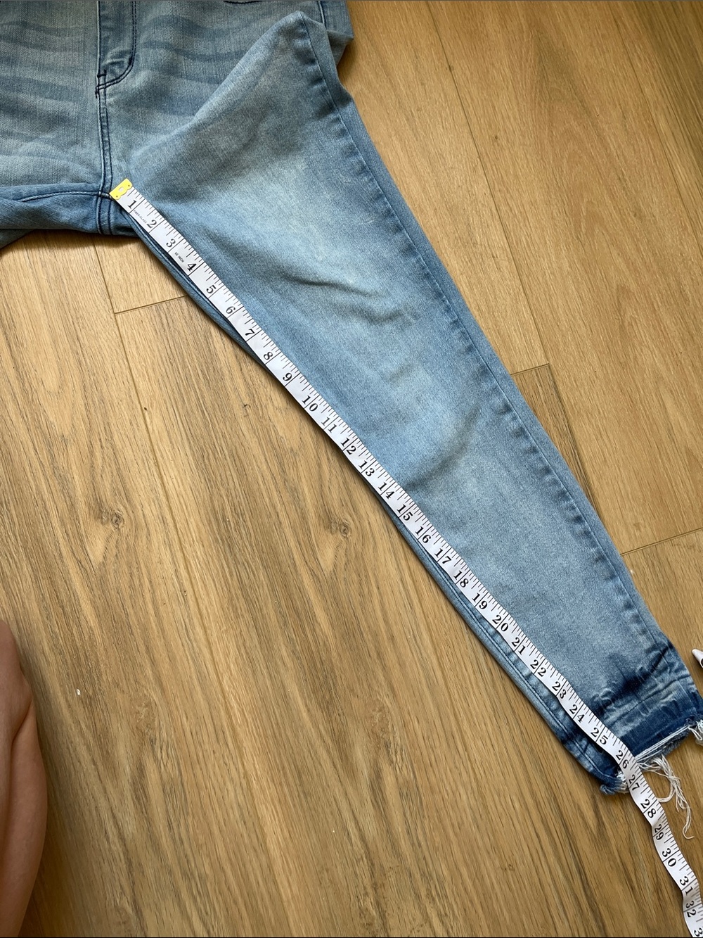 Judy Blue Light Wash Skinny Jeggings with Raw Hem 9/29 - Picture 6 of 7